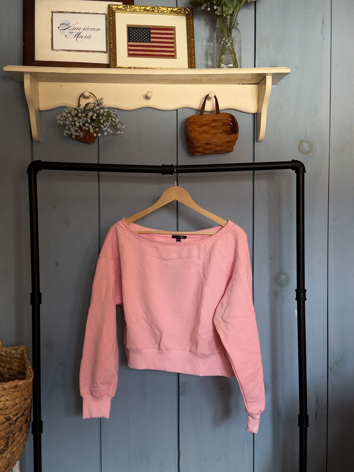 BUBBLEGUM CROPPED SWEATSHIRT