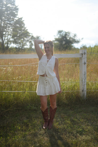 LILY EYELET SET TOP