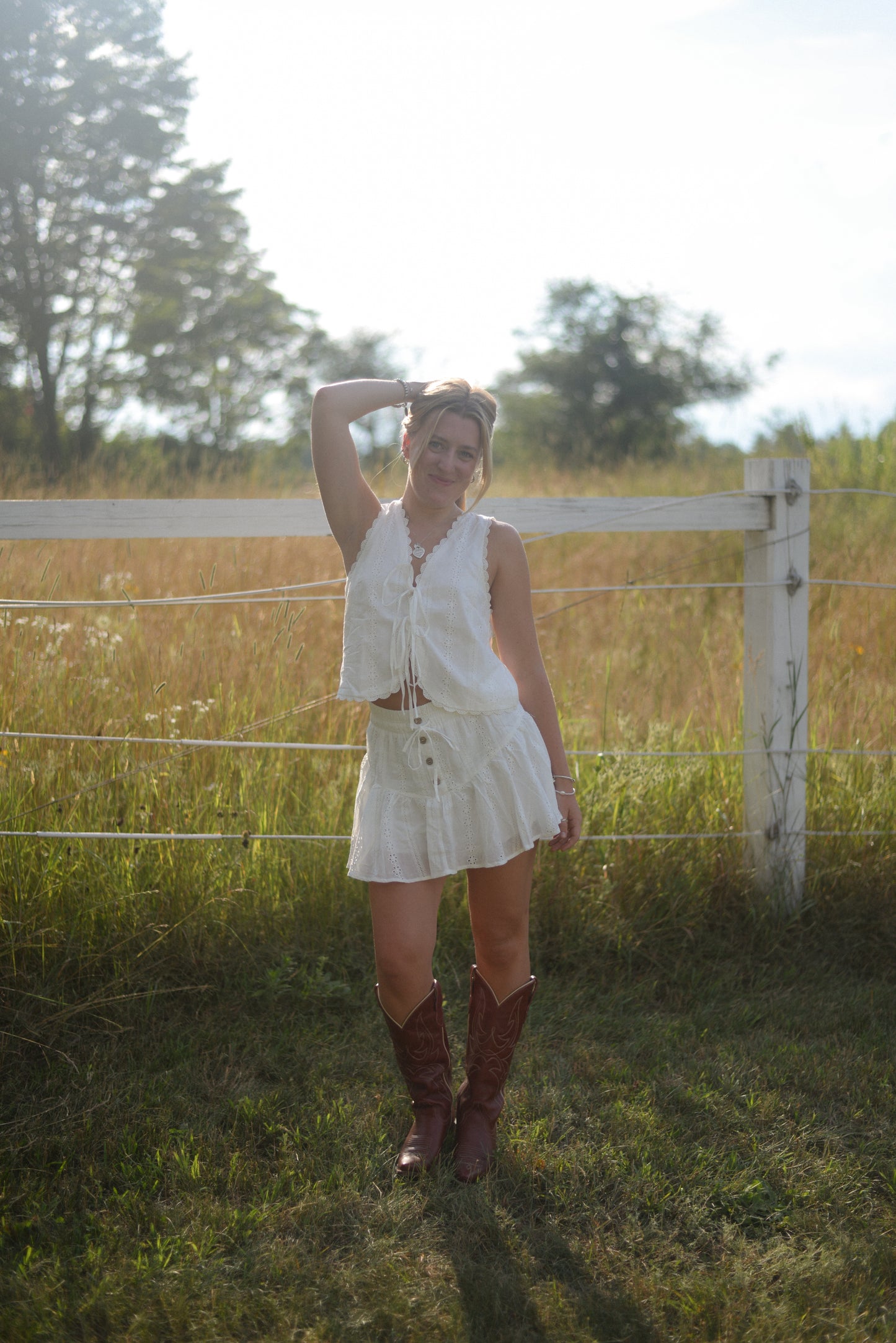 LILY EYELET SET TOP