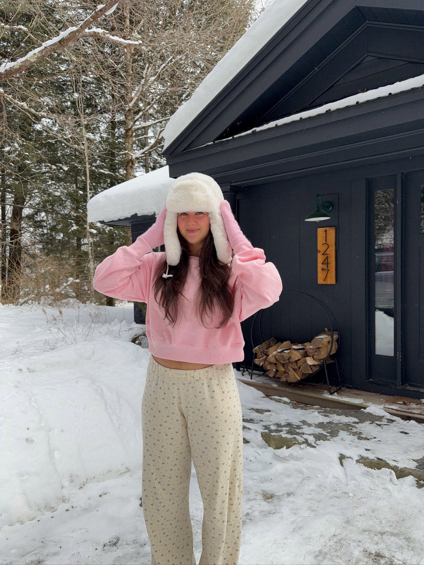 BUBBLEGUM CROPPED SWEATSHIRT