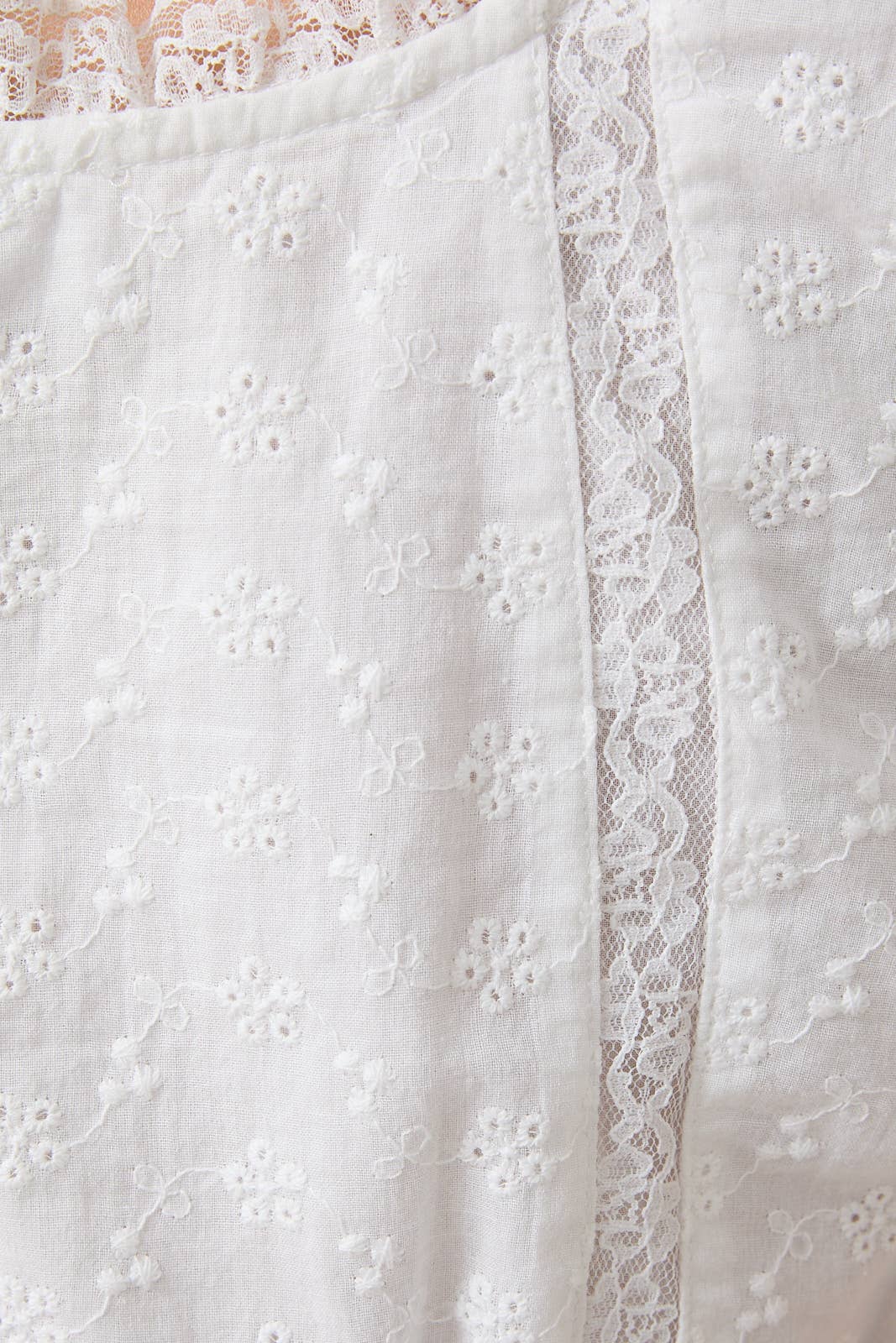 DAISY LACE BLOUSE